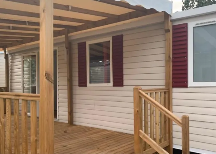 Les Sables Du Midi Camping *